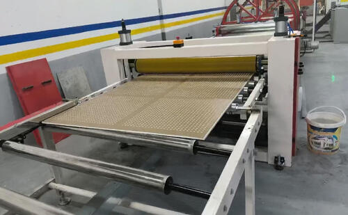 Đường dây sản xuất tấm trần bằng ván gypsum của Algeria (đổ, lót và phun) hiện đang hoạt động đầy đủ.