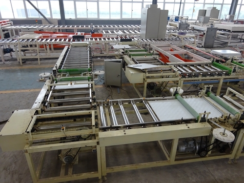 Blog công ty mới nhất về Máy laminating và máy đâm hoạt động như thế nào?