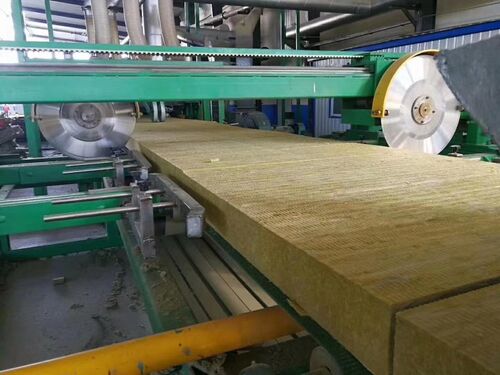 Blog công ty mới nhất về Nguyên liệu thô chính để sản xuất tấm cách nhiệt bông khoáng là gì và có thể lấy chúng ở đâu?