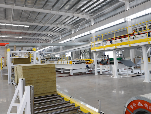 Blog công ty mới nhất về Hebei Greens Ra mắt dây chuyền sản xuất tấm panel sandwich len đá với sản lượng liên tục 3-15 m/phút