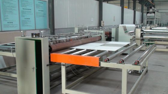 Tấm thạch cao chi phí thấp PVC và PET Laminating Line với hệ thống cắt và đóng gói