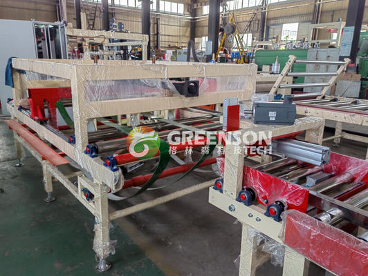 Giá tốt. Máy làm mỏng tự động cho tấm ván PVC với kích thước tấm 600 * 600 mm, điều khiển PLC và bảo hành 1 năm trực tuyến