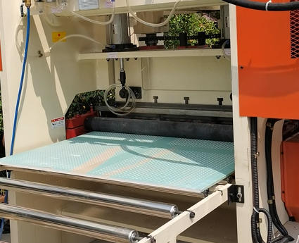 Giá tốt. Máy đục ván ván hiệu suất cao với điều khiển trung tâm máy tính, chiều rộng đục ván 1220mm và nhiều hình lỗ trực tuyến