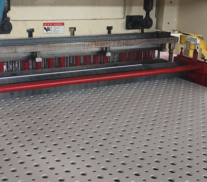 Giá tốt. 200T áp suất Gypsum Board Perforating Machine cho Max 20mm Độ dày với cao tự động cấp trực tuyến